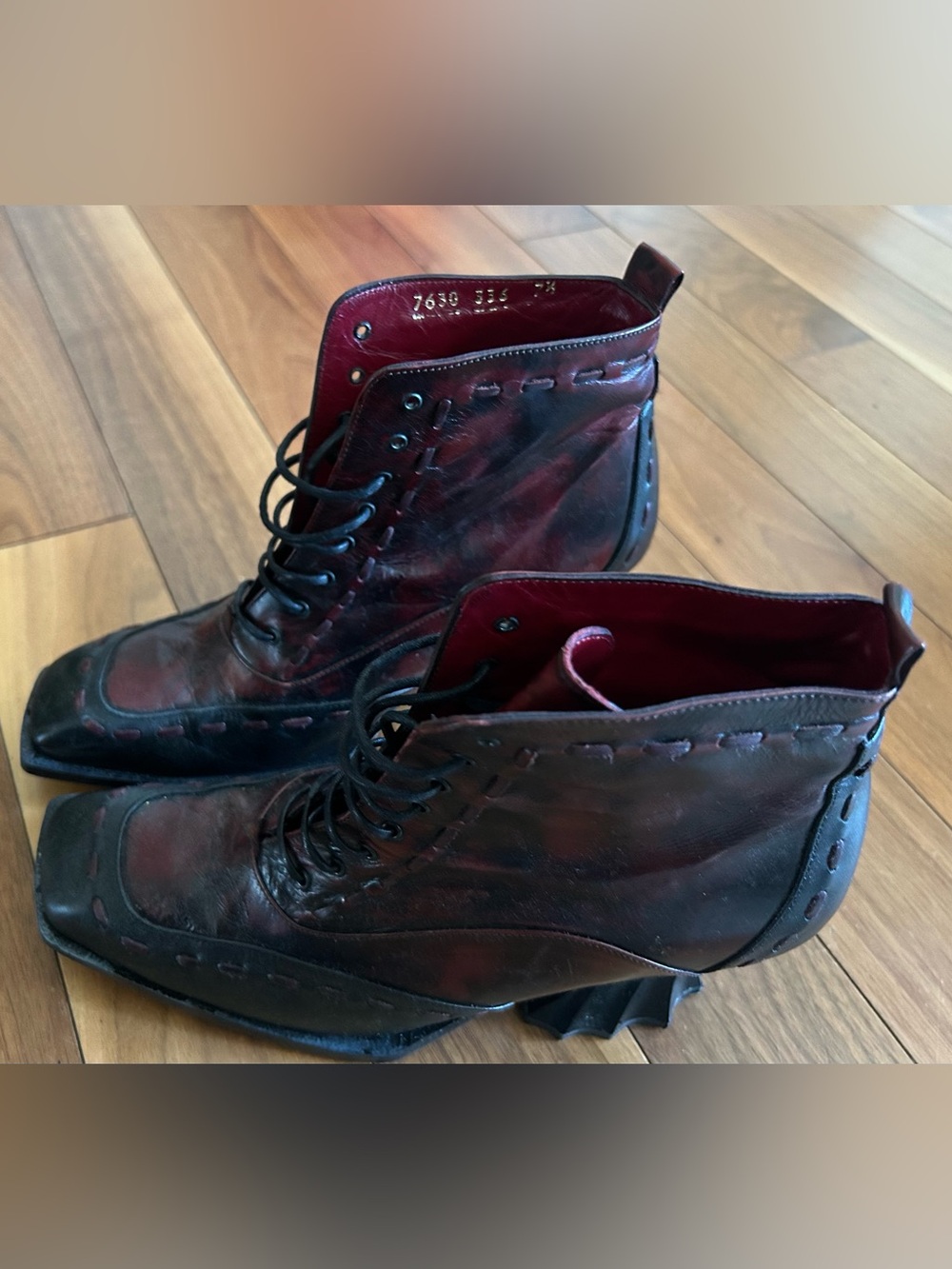 Vintage/Y2K John Fluevog Rococo “Dame Agnus” Lace up Boots Size 7.5 - Picture 4 of 10